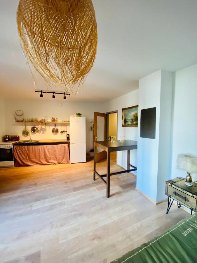 Cozy & Charming City Apartment Wina Bagian luar foto