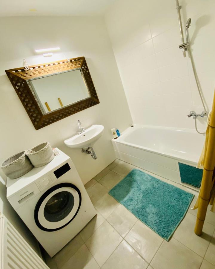 Cozy & Charming City Apartment Wina Bagian luar foto